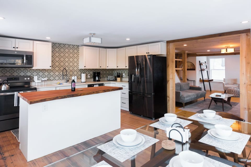 Chef's kitchen and dining 