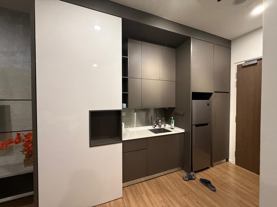 Deluxe Triple Room, City View | Private kitchen