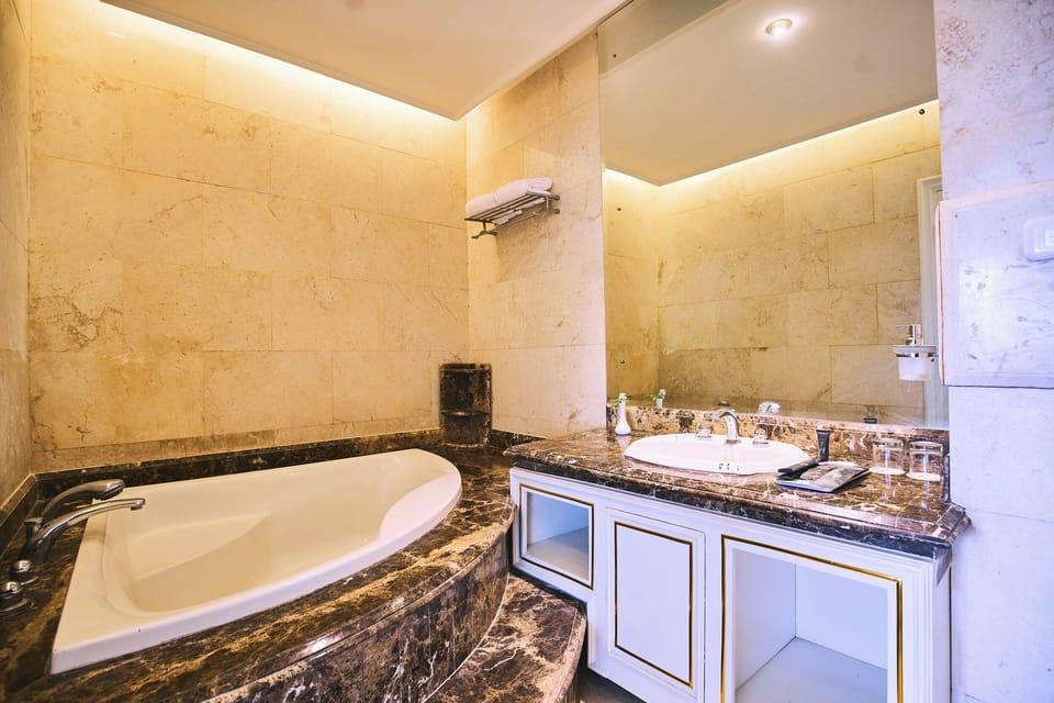 Sultan King With Air Cooler | Bathroom
