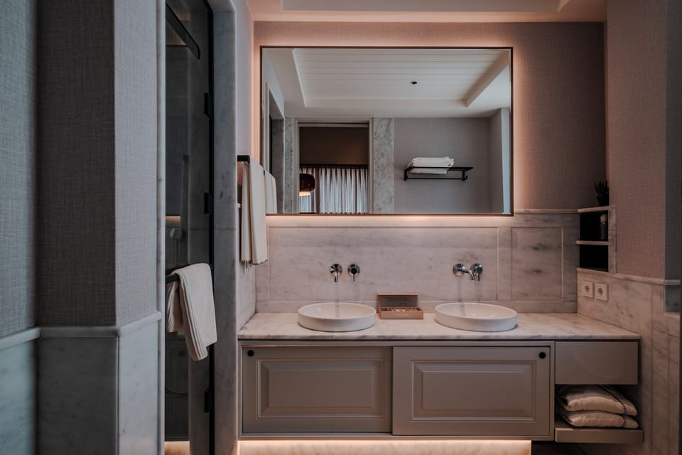 Deluxe Villa | Bathroom | Hair dryer, slippers, bidet, towels