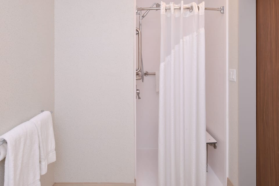 Room, 1 King Bed, Accessible, Non Smoking (Mobility Tub) | Bathroom | Combined shower/tub, free toiletries, hair dryer, towels