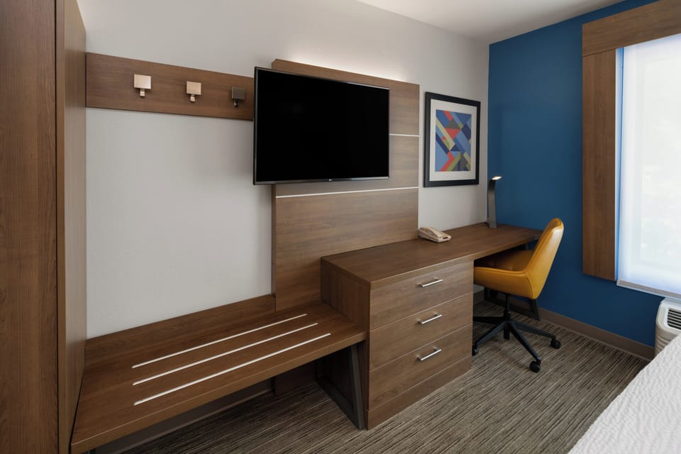 Premium bedding, pillowtop beds, in-room safe, desk