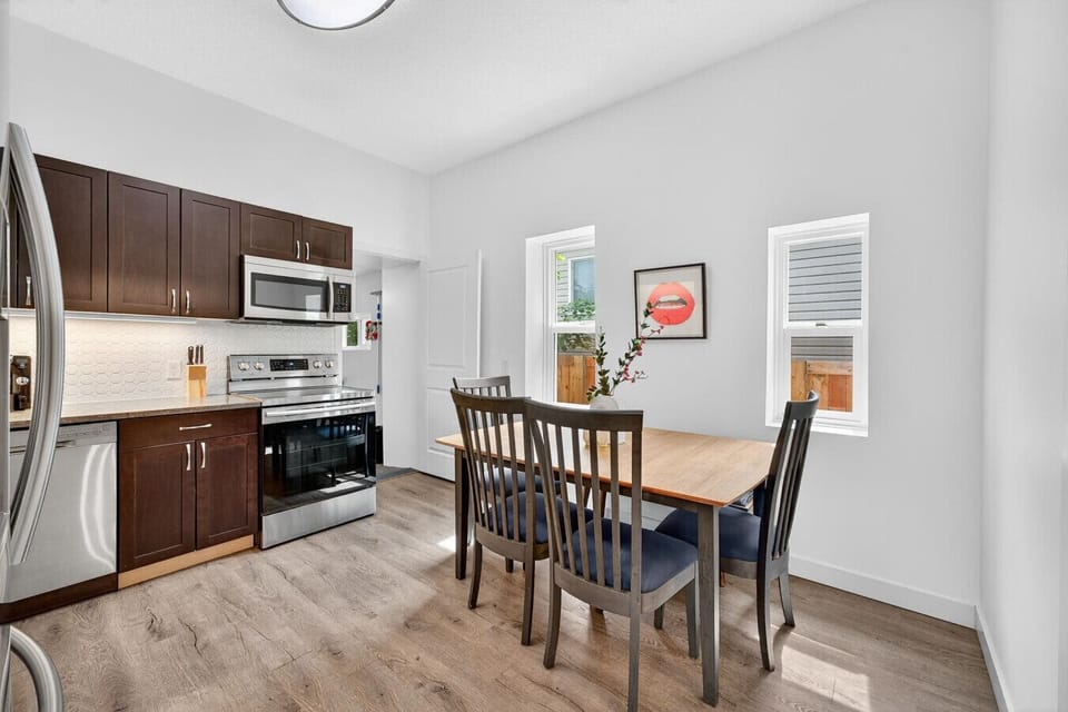 ull-size kitchen with stainless steel appliances, cookware, utensils, and dishware – everything you need for home-style meals.