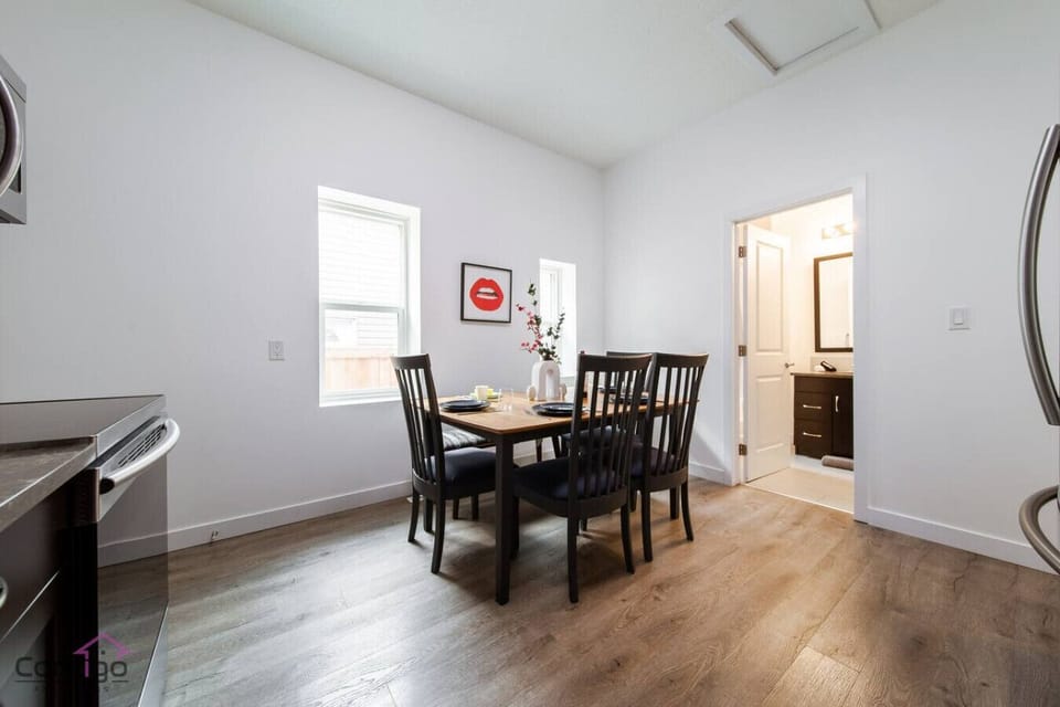 Enjoy breakfast, lunch, or dinner at the dining table connected to the kitchen. The open setup keeps everyone close and connected.
