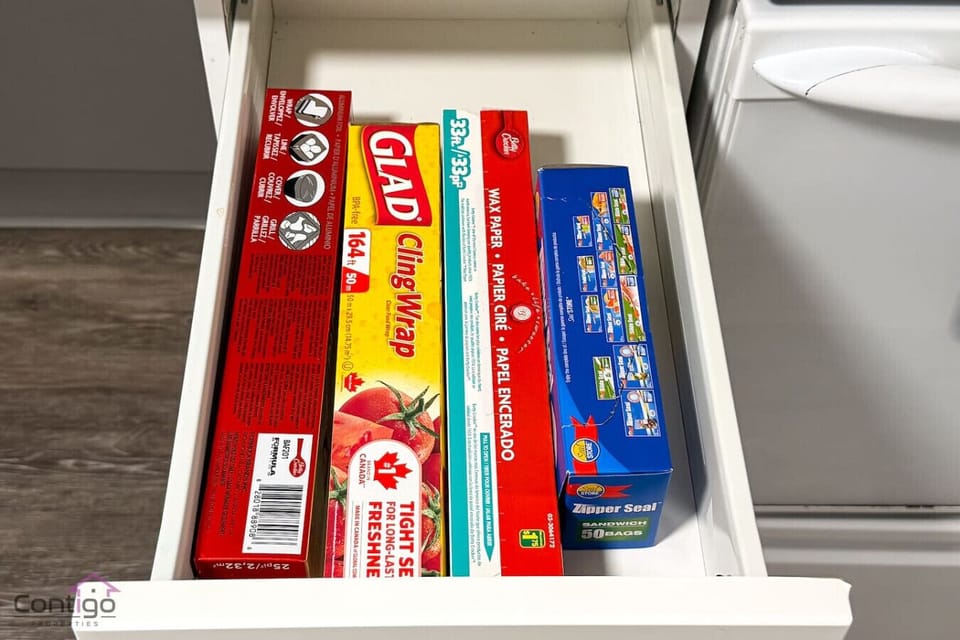 From cooking to storing, foil and wrapping paper are available in the kitchen. Convenience is built into every corner.