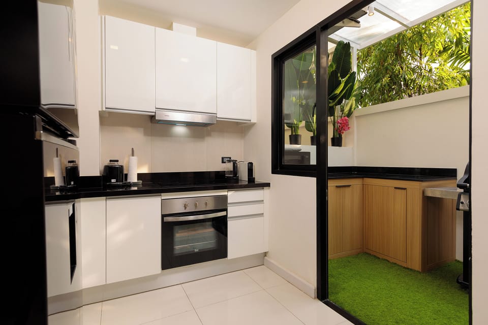 Comfort Townhome, Patio | Private kitchen | Electric kettle, highchair