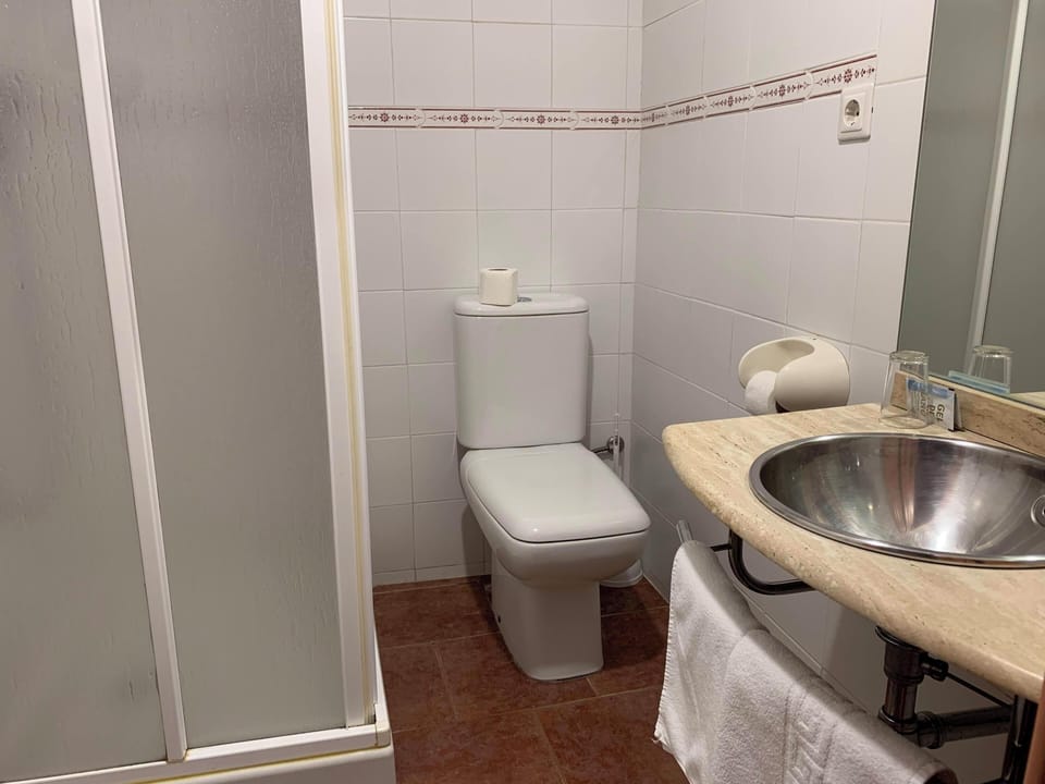 Twin Room | Bathroom | Shower, hair dryer, towels, soap