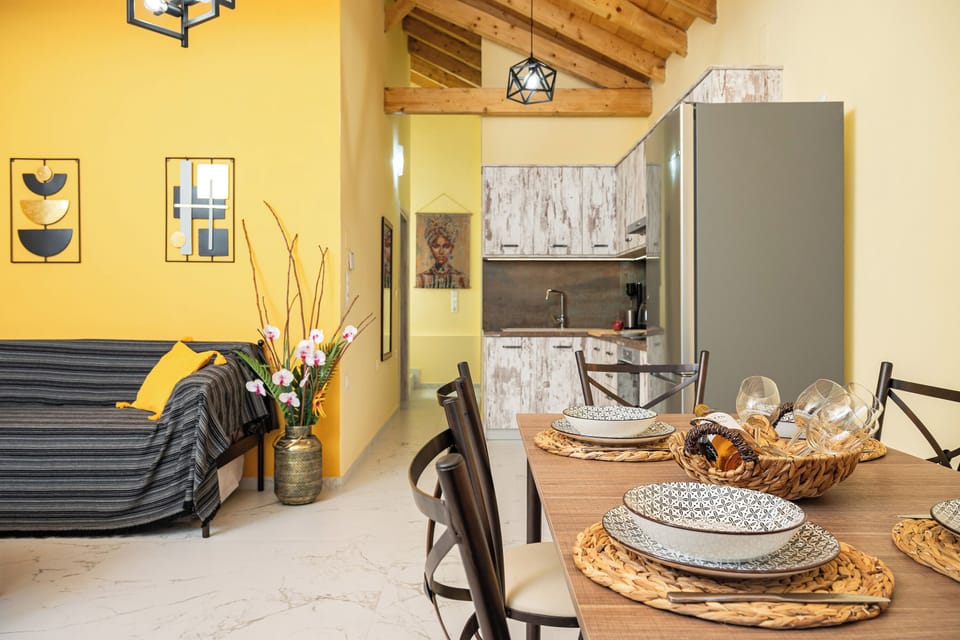 Apartment, 2 Bedrooms | Dining room