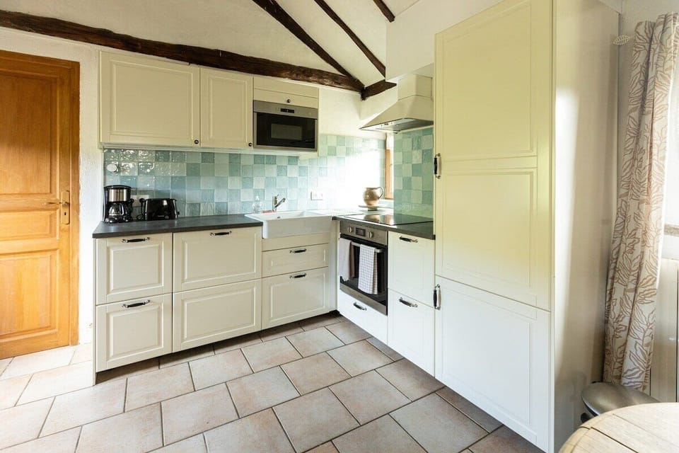 Comfort House, Private Bathroom, Mountain View | Shared kitchen