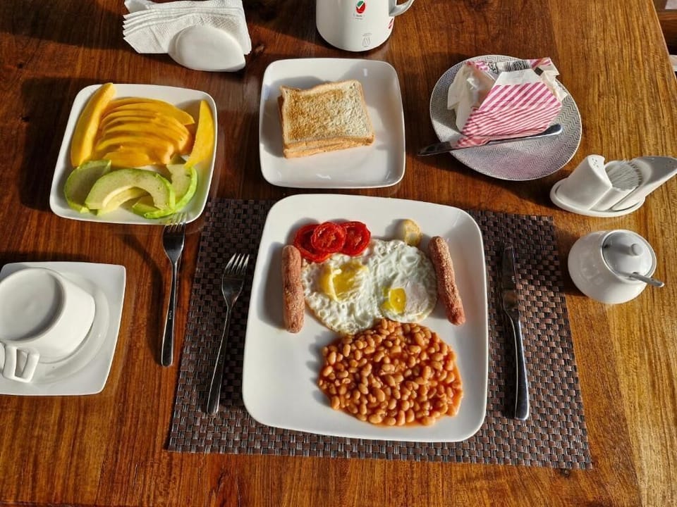 Free daily English breakfast