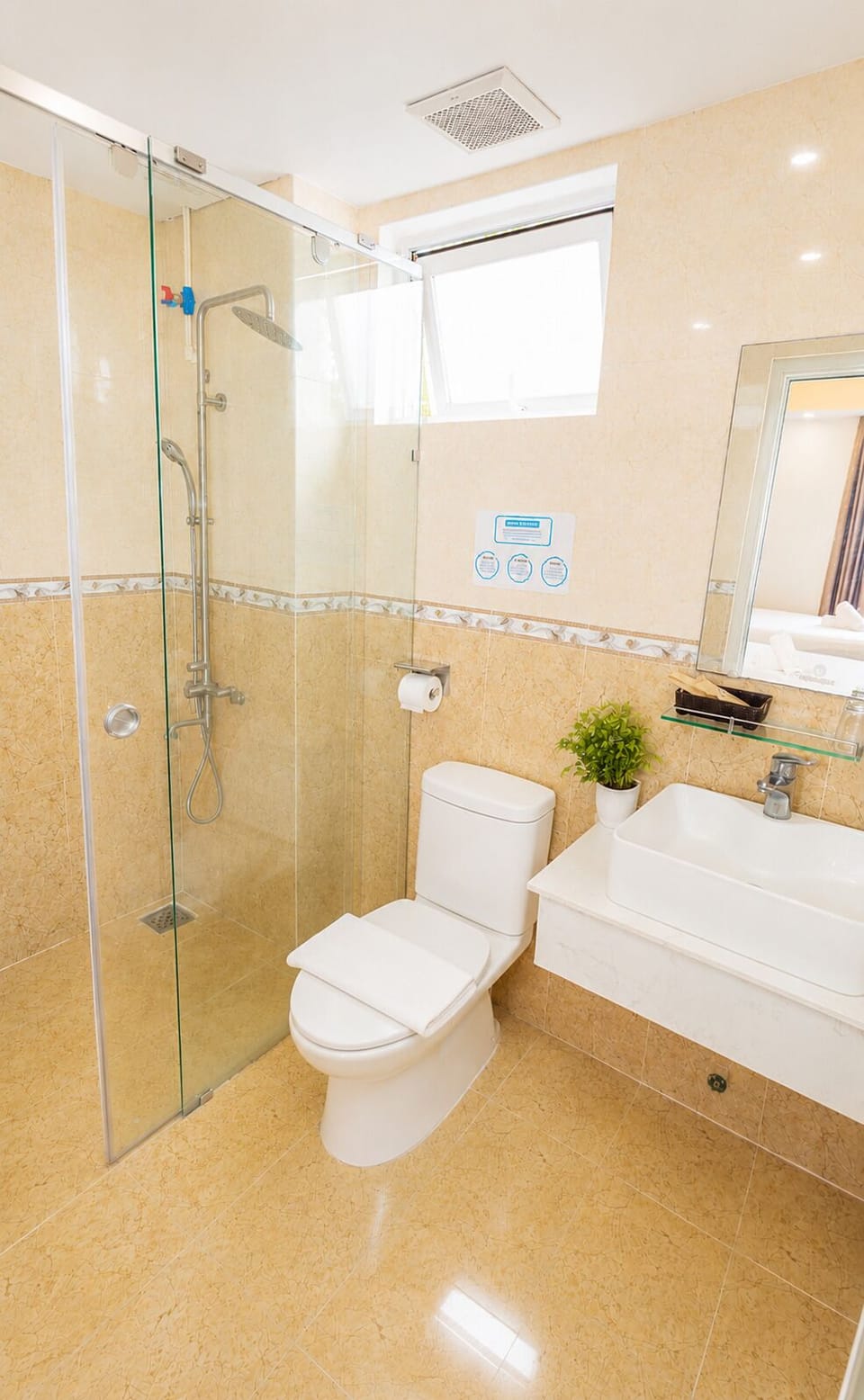 Family Quadruple Room | Bathroom | Shower, rainfall showerhead, hair dryer, slippers