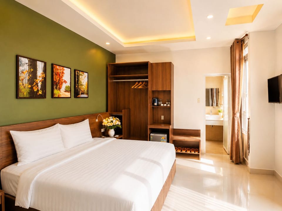 Deluxe Double Room | Minibar, individually decorated, individually furnished, desk
