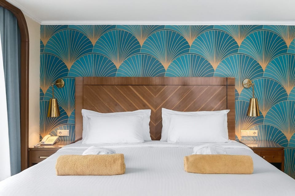 In-room safe, blackout drapes, soundproofing
