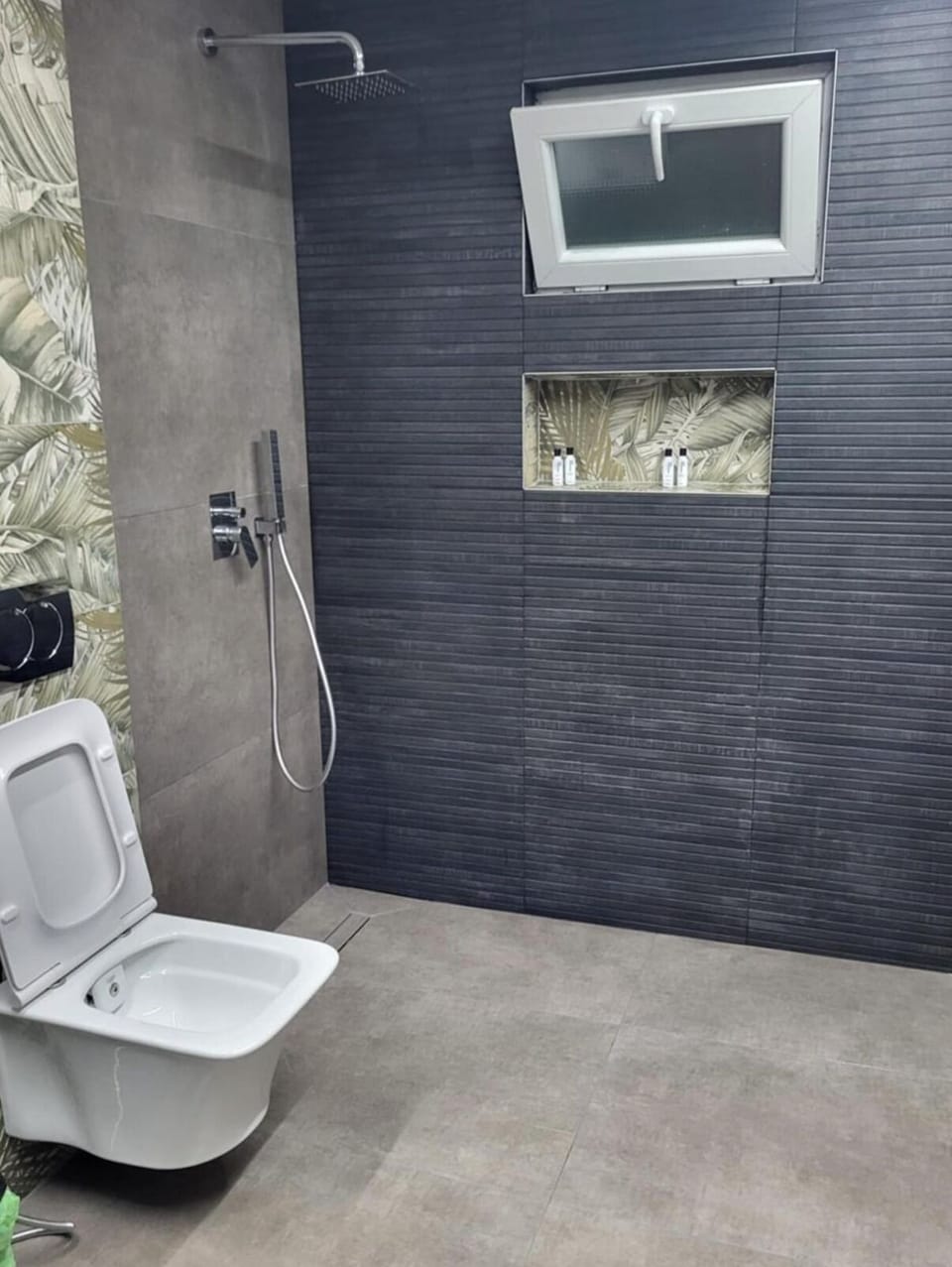 Apartment, 1 Bedroom, Balcony, Hill View | Bathroom | Free toiletries, hair dryer, towels, soap