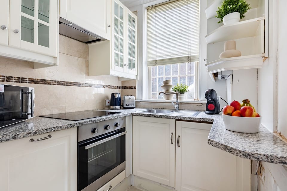 City Apartment, 3 Bedrooms, Non Smoking | Private kitchen | Espresso maker, coffee/tea maker, electric kettle, toaster