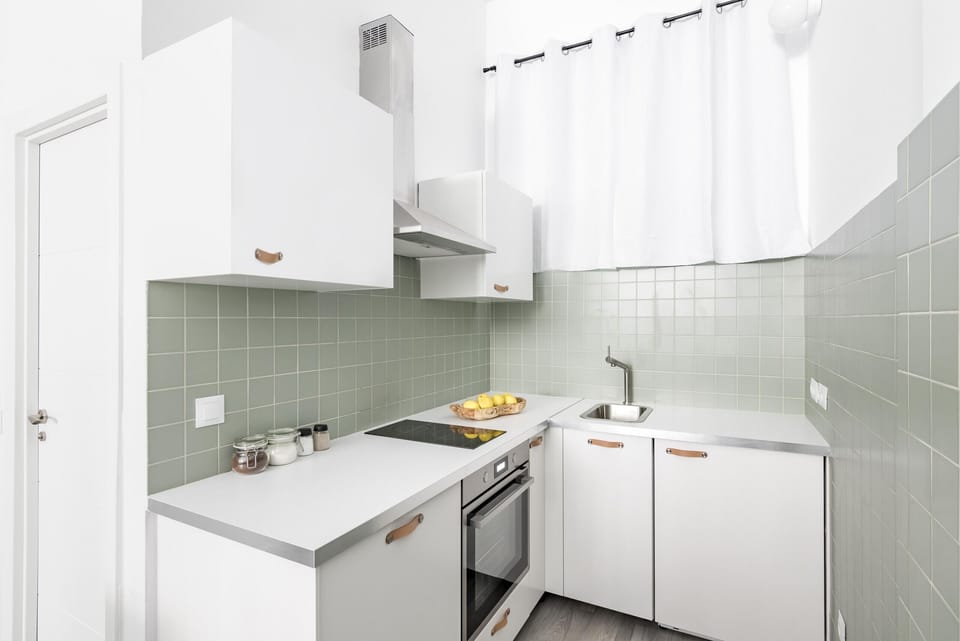 Standard Apartment | Private kitchen | Fridge, microwave, oven, highchair