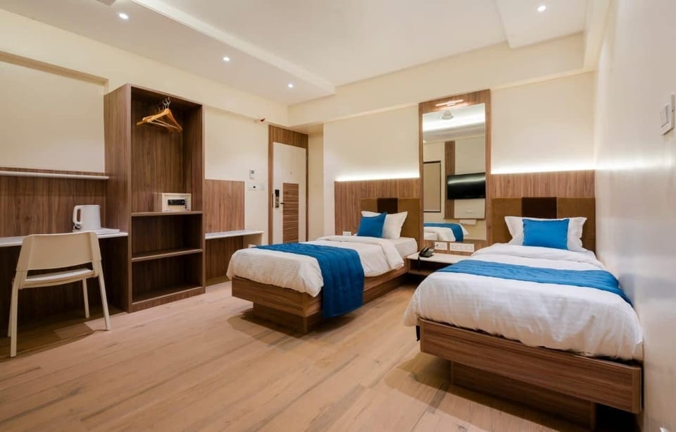 Executive Twin Room | Iron/ironing board, free WiFi