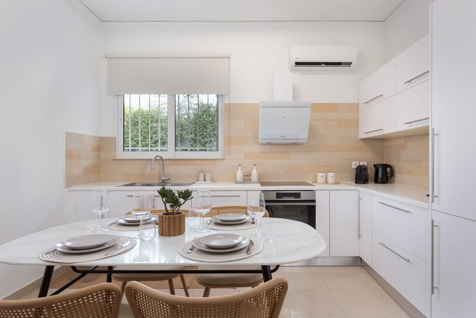 Deluxe Apartment, Balcony, Sea View | Private kitchen | Full-size fridge, microwave, oven, stovetop