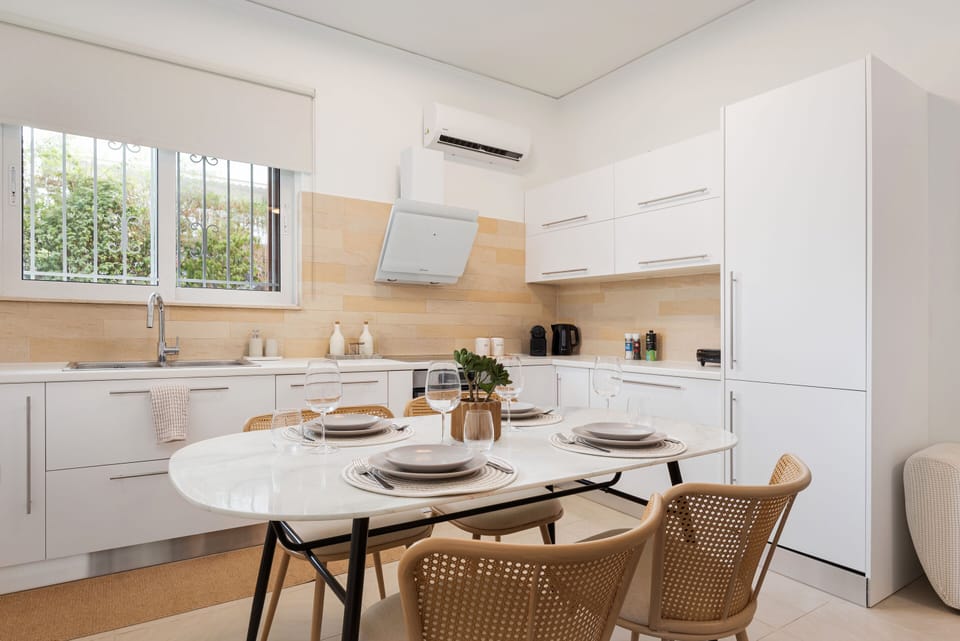 Deluxe Apartment, Balcony, Sea View | Private kitchen | Full-size fridge, microwave, oven, stovetop