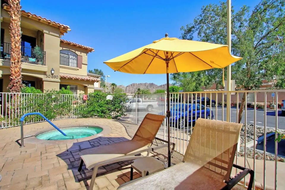 4 Hot tubs throughout the complex that you can use.