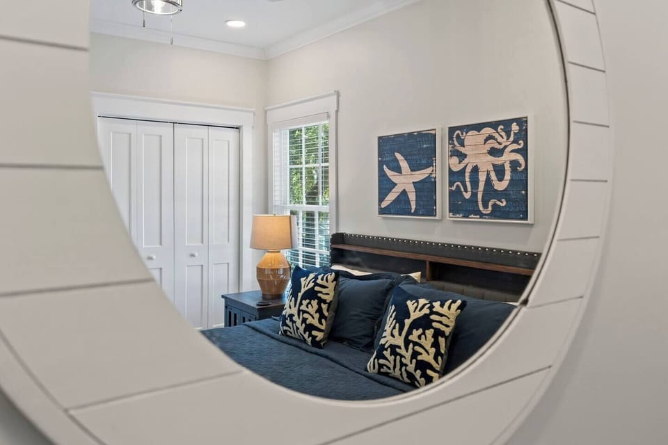 Peaceful master suite with king bed, ensuite bath, and balcony access.