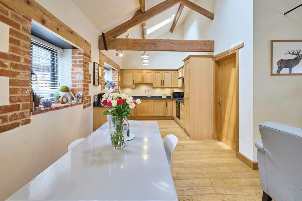Rupert's Barn, Gimingham - Host & Stay