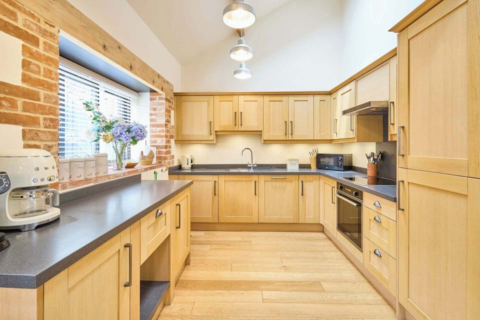 Rupert's Barn, Gimingham - Host & Stay