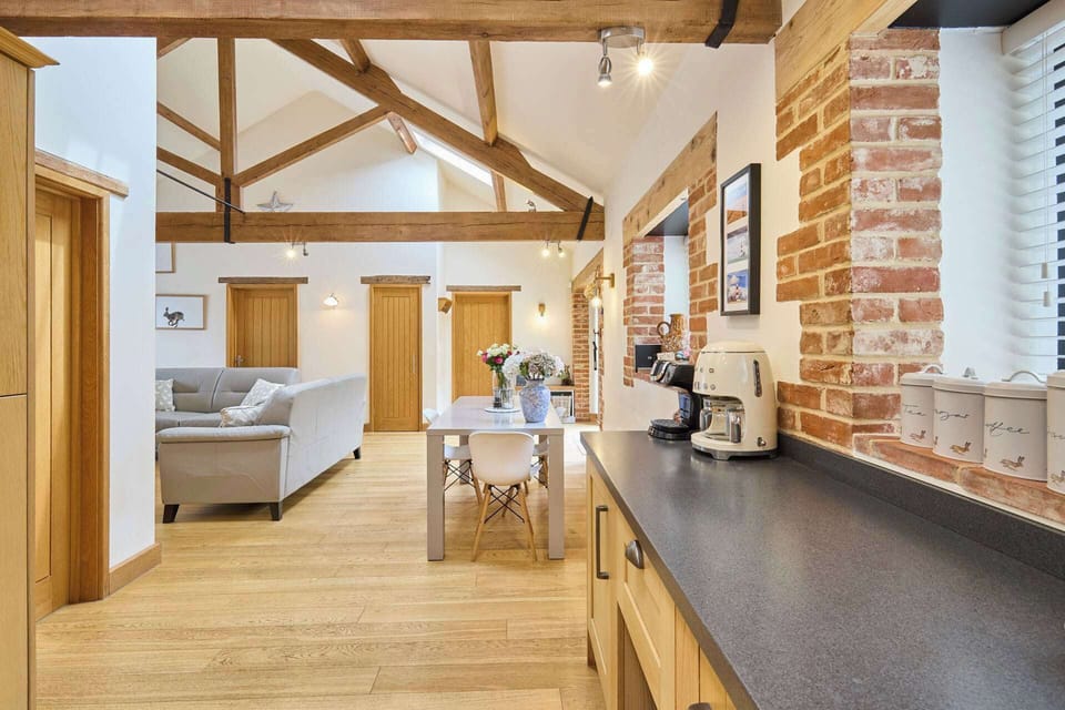 Rupert's Barn, Gimingham - Host & Stay