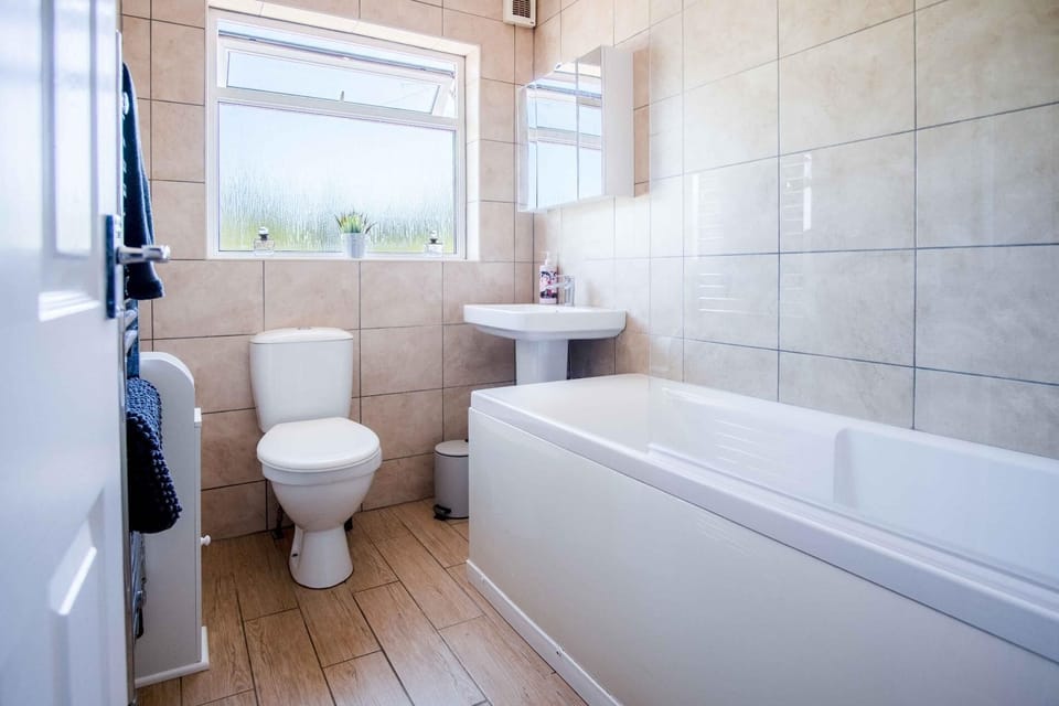Larkfield - 3 Bedroom Holiday Home - Penally Cottage in Wales