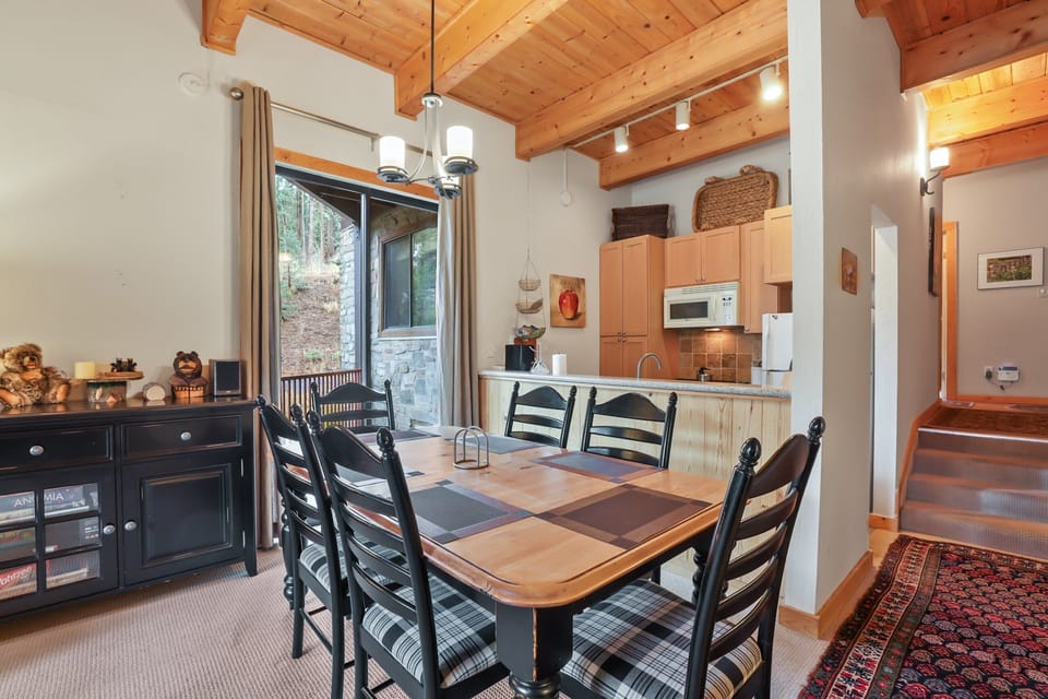 Condo, 3 Bedrooms | Dining
