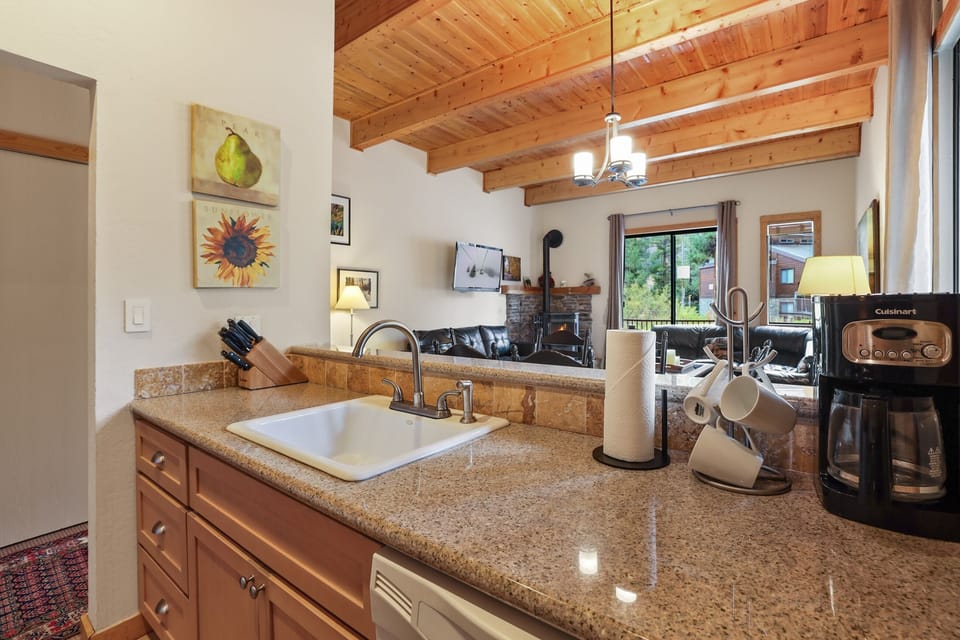 Condo, 3 Bedrooms | Interior