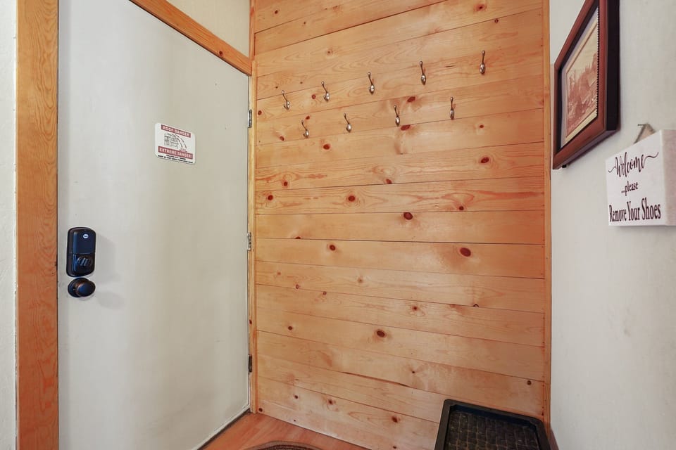 Condo, 3 Bedrooms | Interior