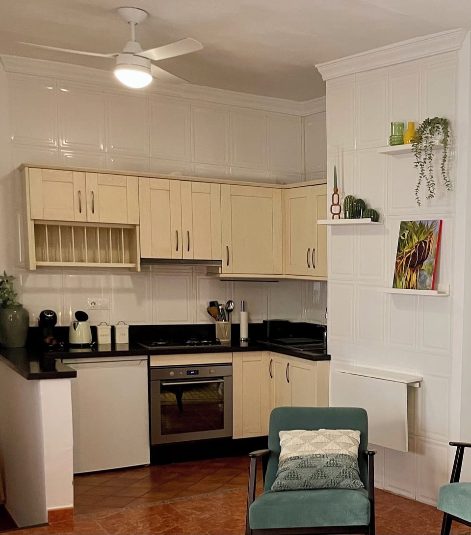 The house features a fully-equipped, open-plan kitchen. 