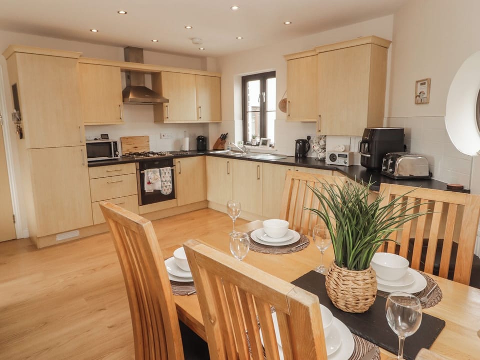 Cookware/dishes/utensils