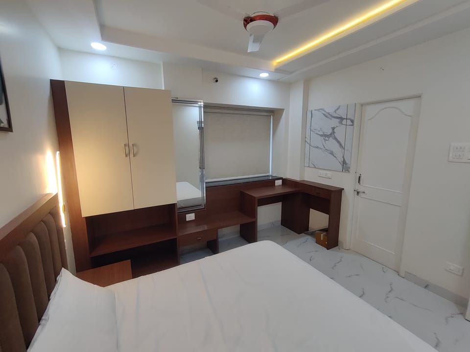 Apartment | Desk, iron/ironing board, free WiFi