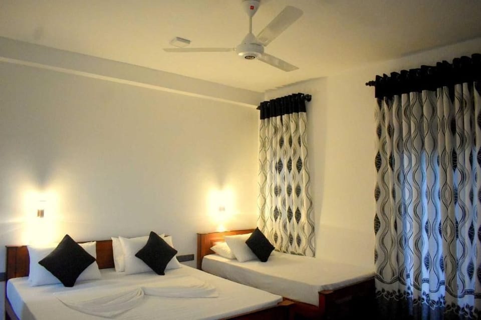 Deluxe Triple Room | In-room safe, iron/ironing board, free WiFi
