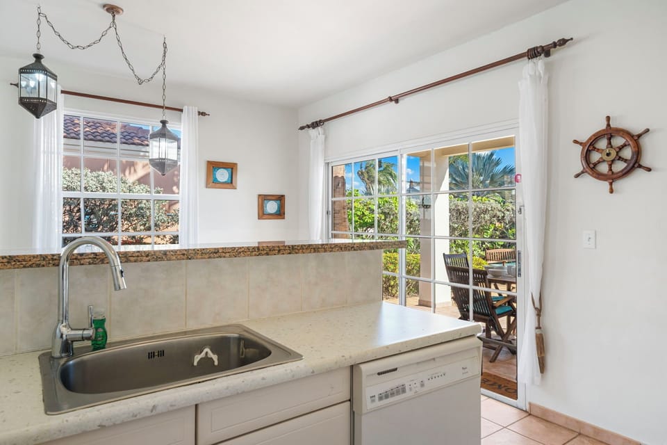 Kitchen has a breakfast bar