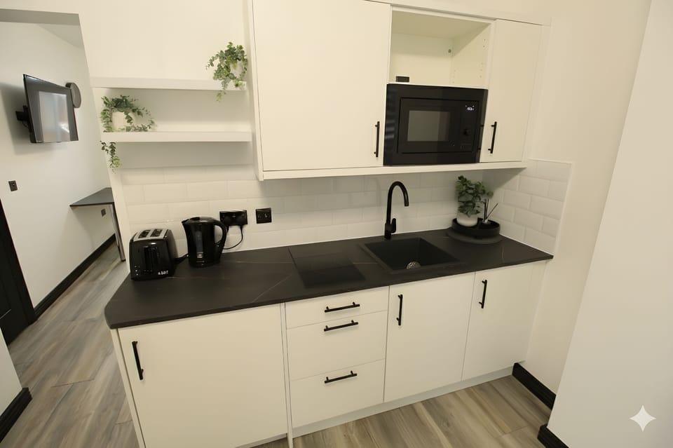 Superior Suite | Private kitchen | Fridge, microwave, toaster