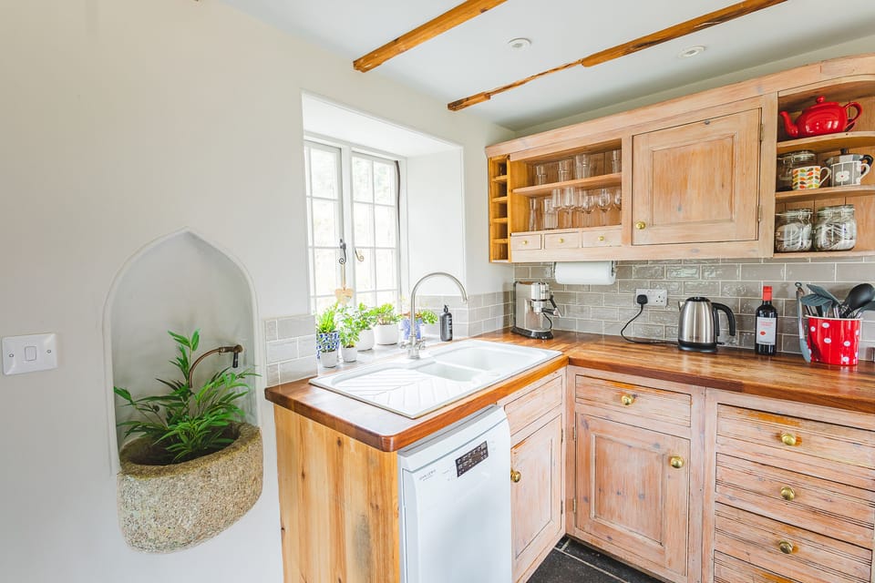 Dishwasher, cookware/dishes/utensils