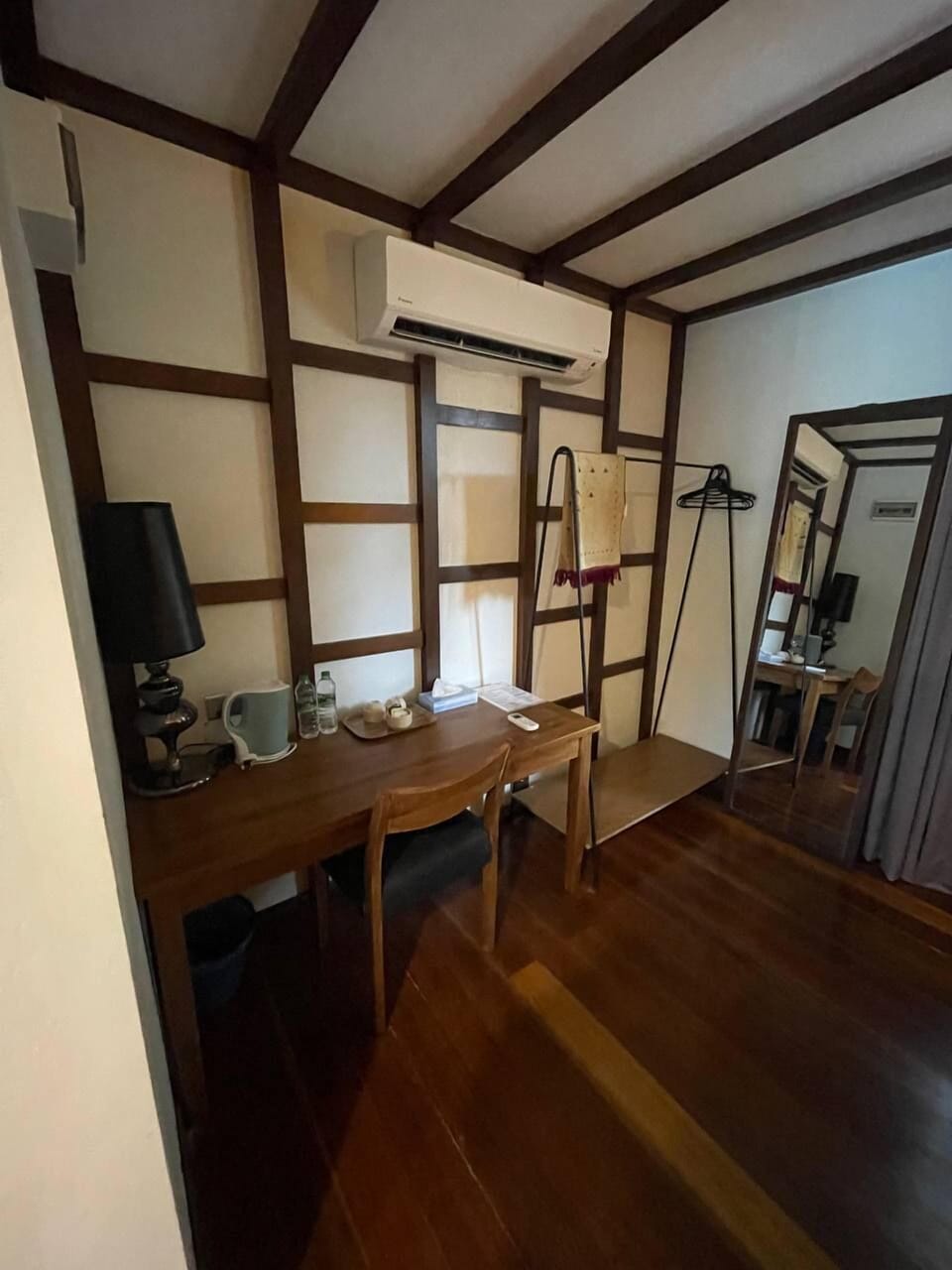 Double Room | Desk