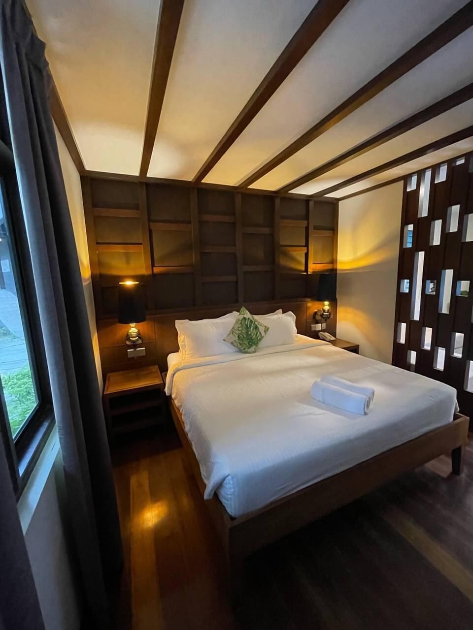 Double Room | Desk