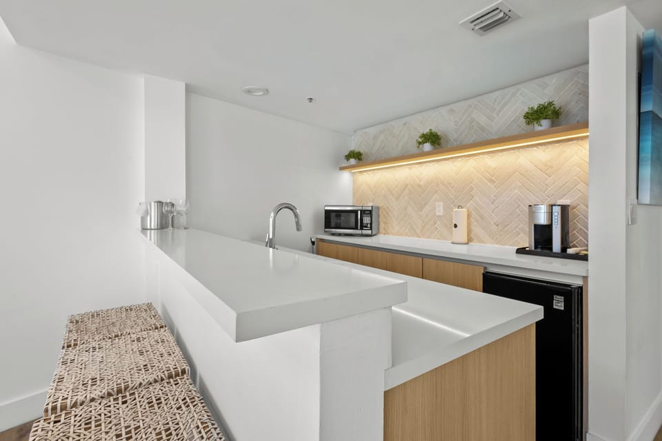 King One Bedroom | Private kitchen | Fridge, microwave, coffee/tea maker, dining tables