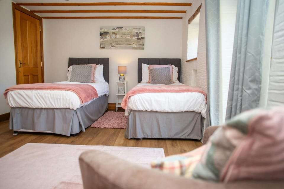 Twin bedroom with bedside table and lamp
