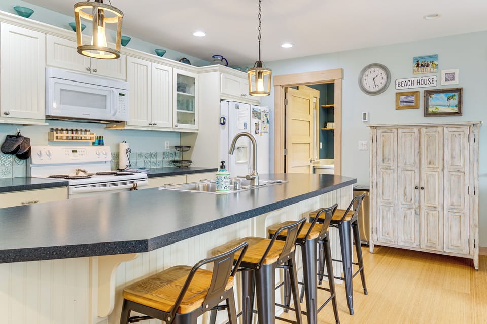 Kitchen | 1st Floor | Keurig & Drip Coffee Makers | Cooking Basics