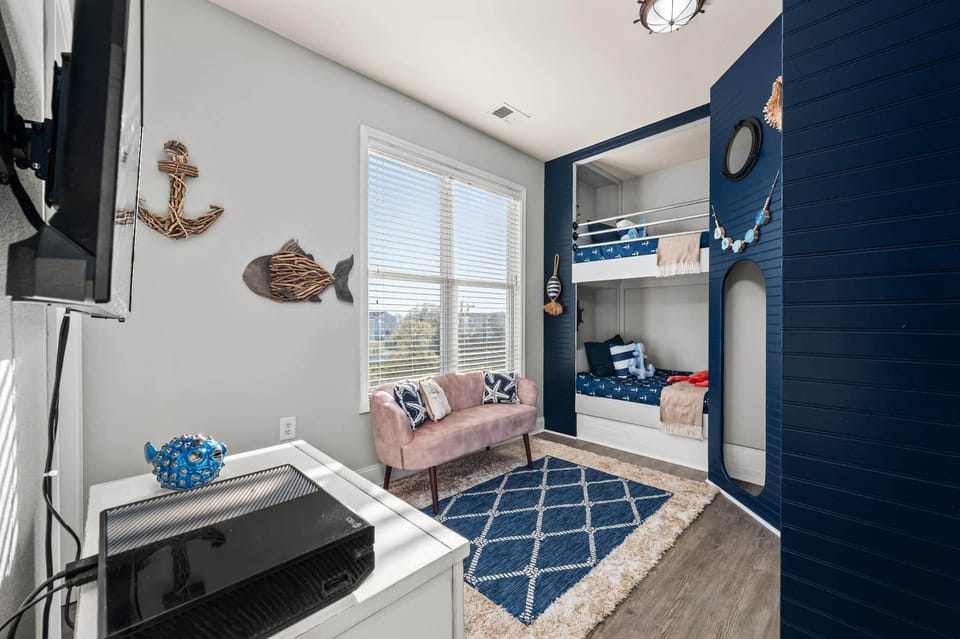 4 Bunk Beds with TV