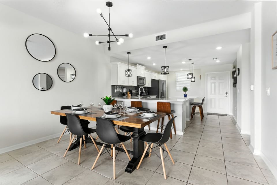 House | 2 bedrooms, desk