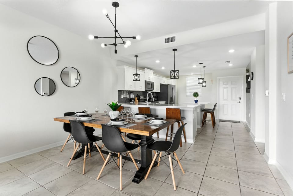 House | 2 bedrooms, desk