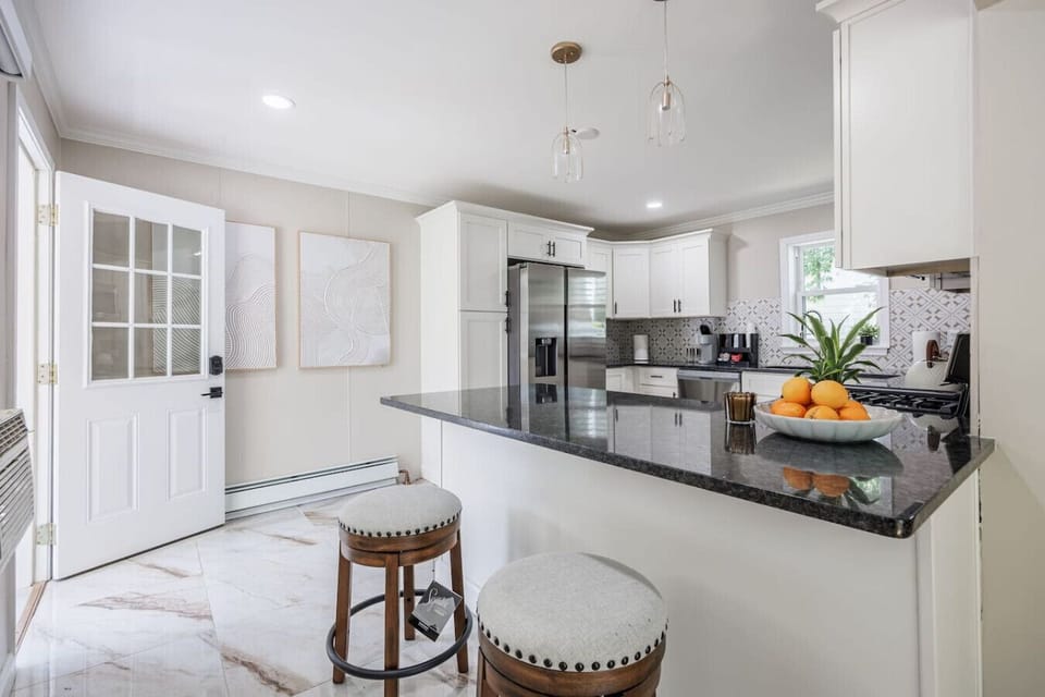 Full Kitchen with all appliances and small sitting area with stools