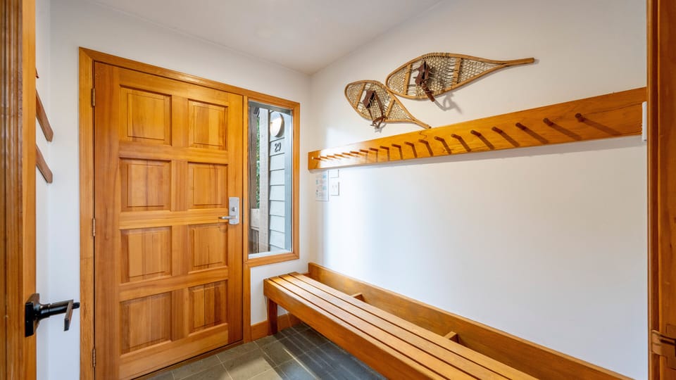 Main Floor - Entry