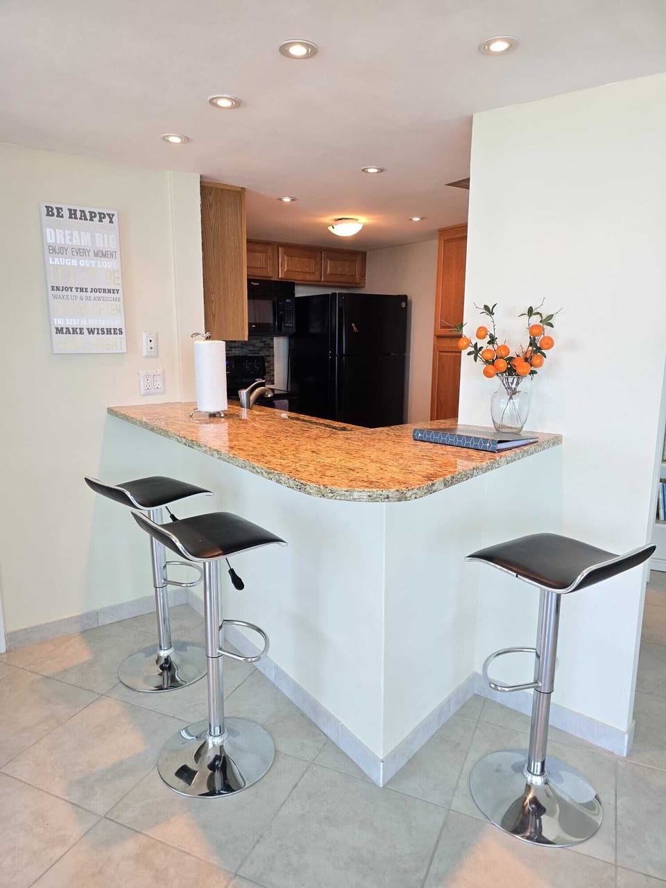 Breakfast bar with 3-seats.